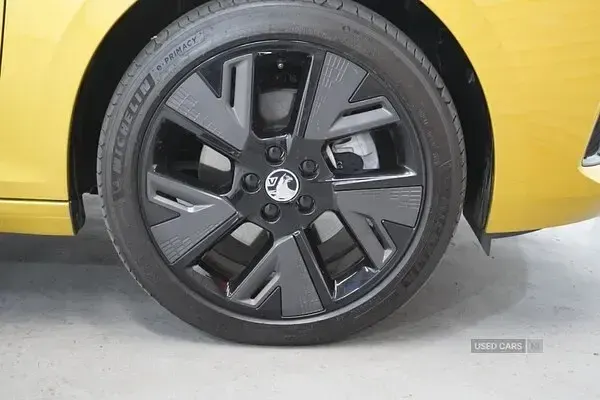 Used Vauxhall Astra 114 kW (156 HP) 2024 Yellow/black Hatchback