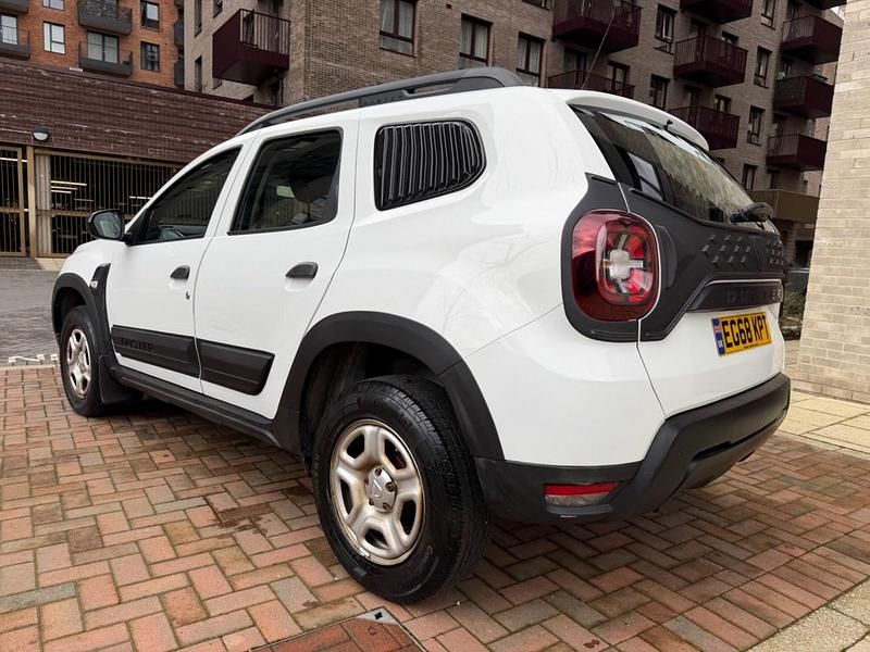 Used Dacia Duster Essentiel 114 HP (83 kW) 2019 White SUV