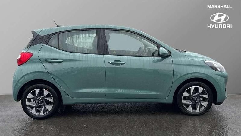New Hyundai i10 Advanced 63 HP (46 kW) 2025 Mangrove green Hatchback