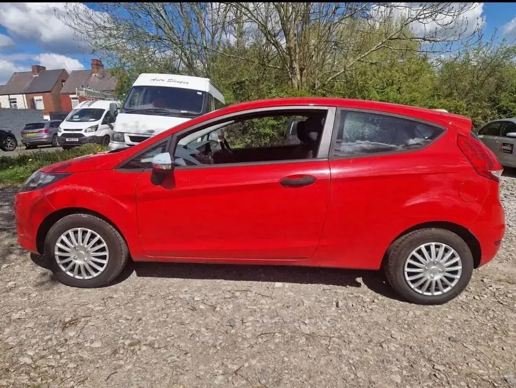 Used Ford Fiesta Studio 82 HP (60 kW) 2010 Red Hatchback