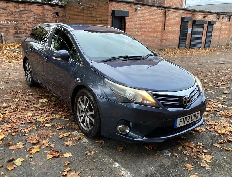 Blue Used 2012 Toyota Avensis Estate | £2,795 (Fair price) - Image 1/4
