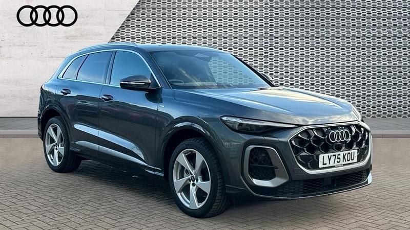 New Audi Q5 S-Line 204 HP (150 kW) 2026 Grey SUV