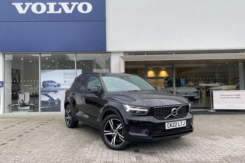 Black Used 2022 Volvo XC40 R-Design SUV | £28,890 (Fair price) - Image 1/4
