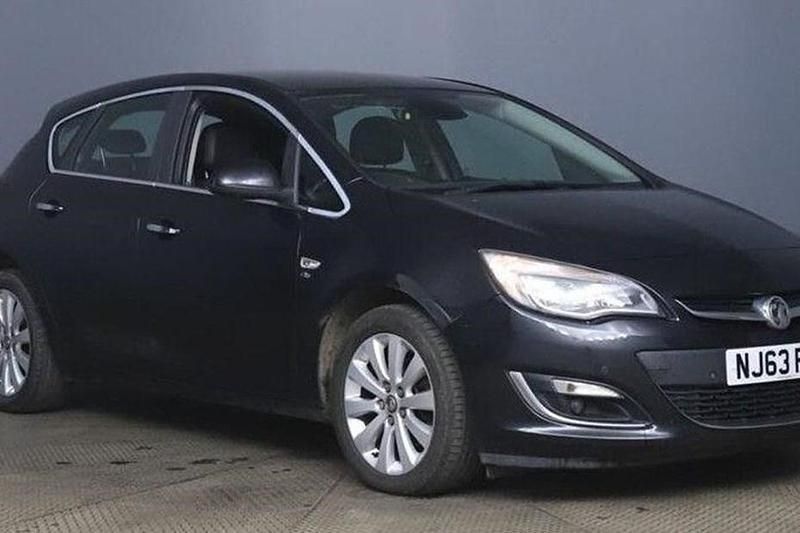 Black Used 2013 Vauxhall Astra Elite Hatchback | £1,995 (Good price) - Image 1/1