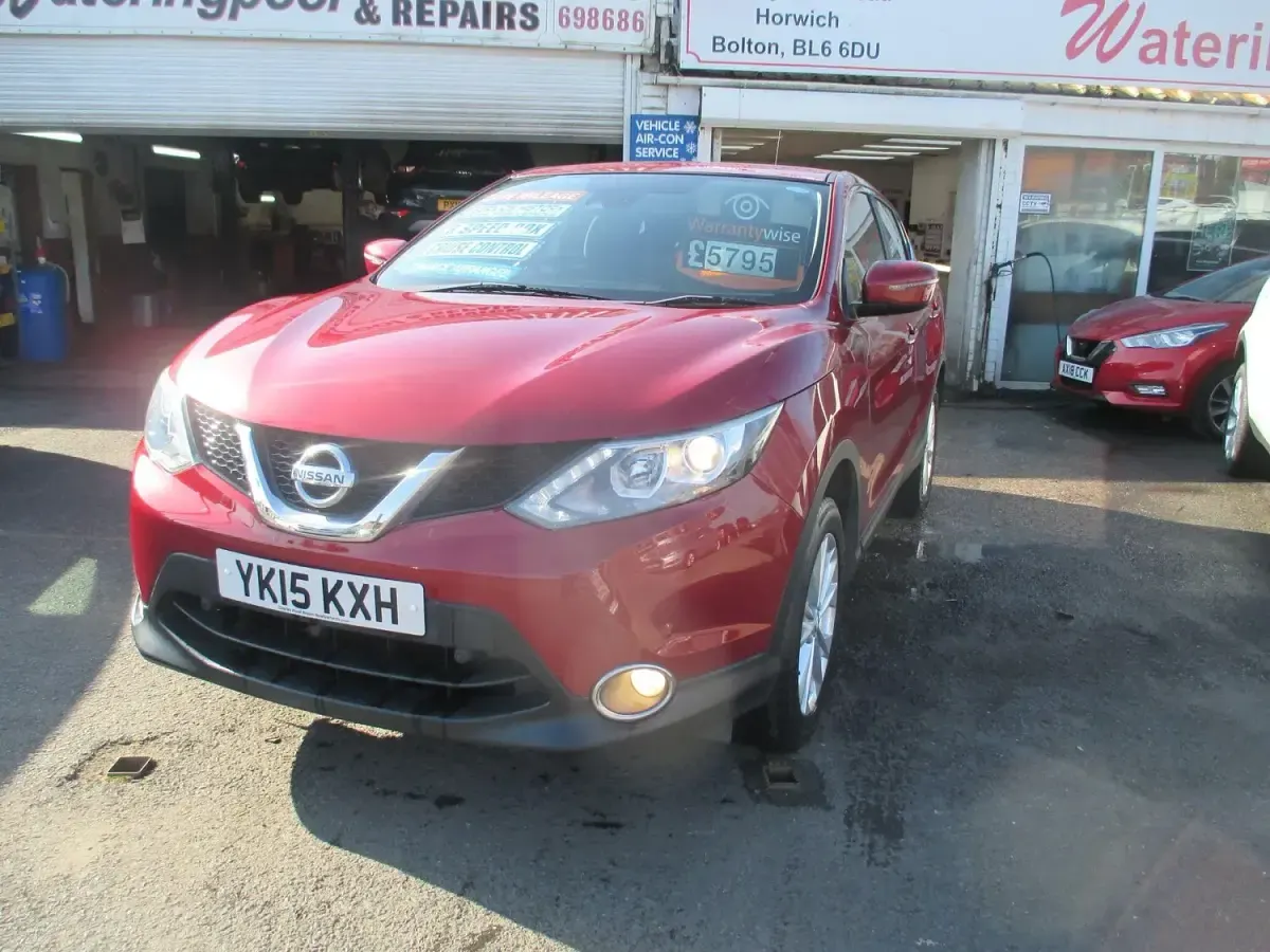 Used Nissan Qashqai Acenta 115 HP (84 kW) 2015 Red SUV