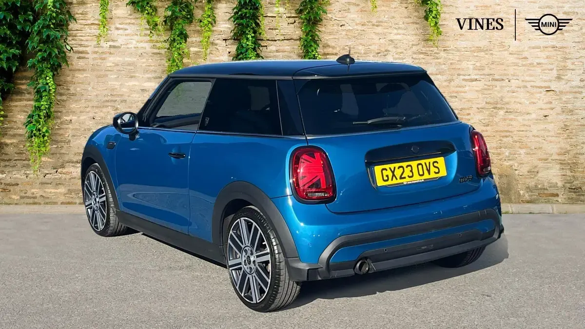 Używany Mini Cooper Exclusive 134 KM (98 kW) 2023 Niebieski Hatchback