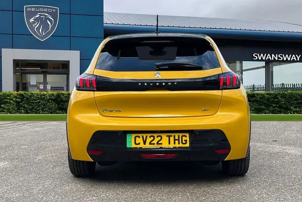 Used Peugeot e-208 GT 100 kW (136 HP) 2022 Yellow Hatchback