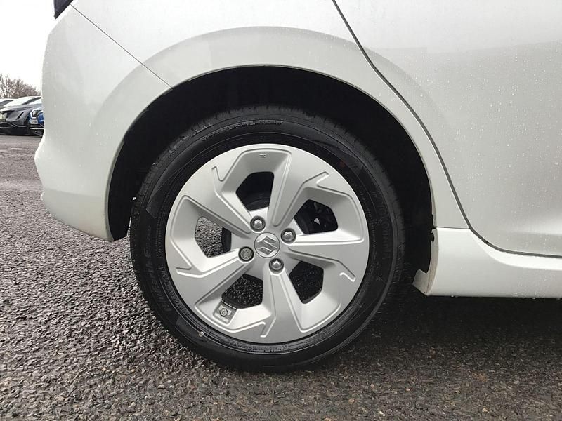 New Suzuki Swift 2025 Pearl  pure white Hatchback