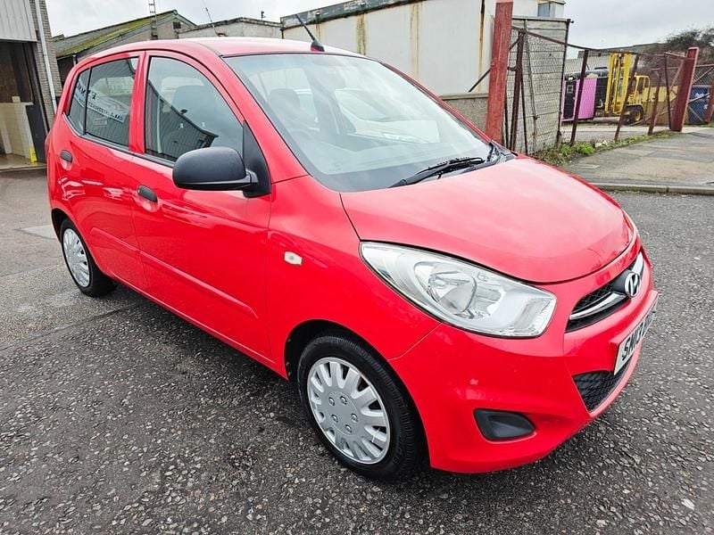 Used Hyundai i10 Classic 85 HP (62 kW) 2013 Red Hatchback