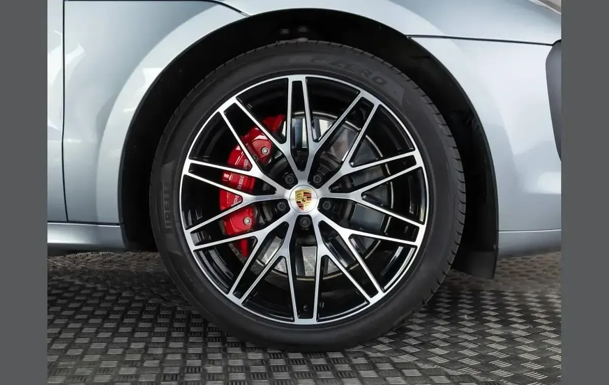 Used Porsche Macan GTS 440 HP (323 kW) 2022 Silver SUV
