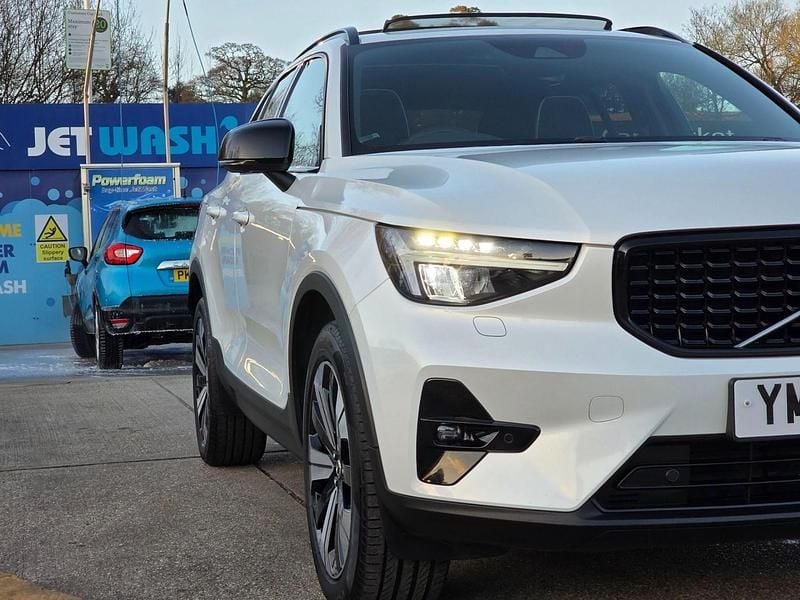 Used Volvo XC40 Ultimate 2023 White SUV