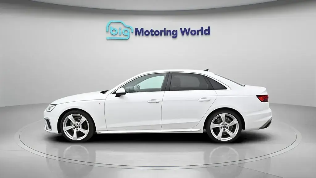 Usado Audi A4 S-Line 150 HP (110 kW) 2023 Branco Sedan