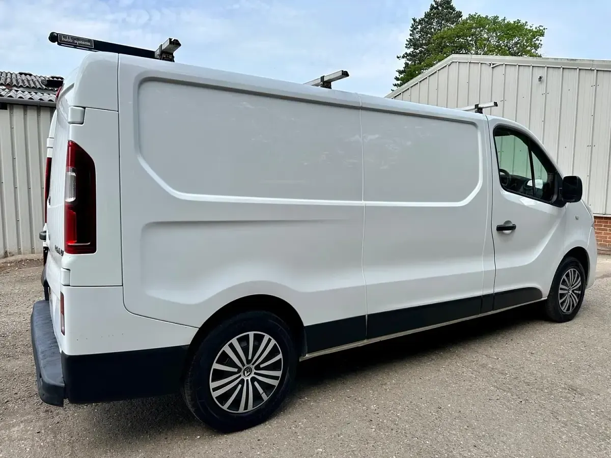 Begagnad Renault Trafic Business 2019 Vit Minibuss
