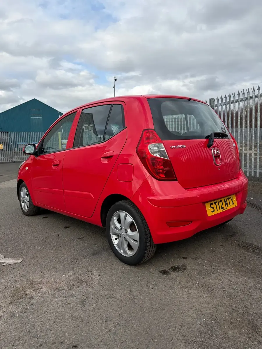 Used Hyundai i10 Active 85 HP (62 kW) 2012 Red Hatchback