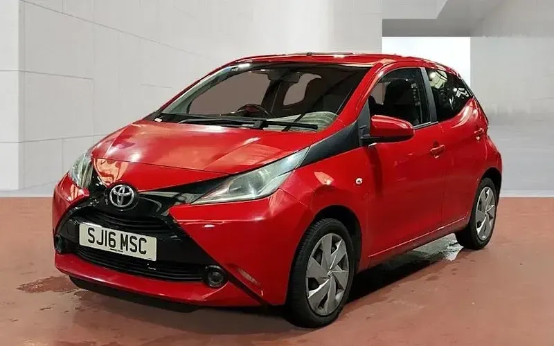Used Toyota Aygo X-play 69 HP (50 kW) 2016 Red Hatchback