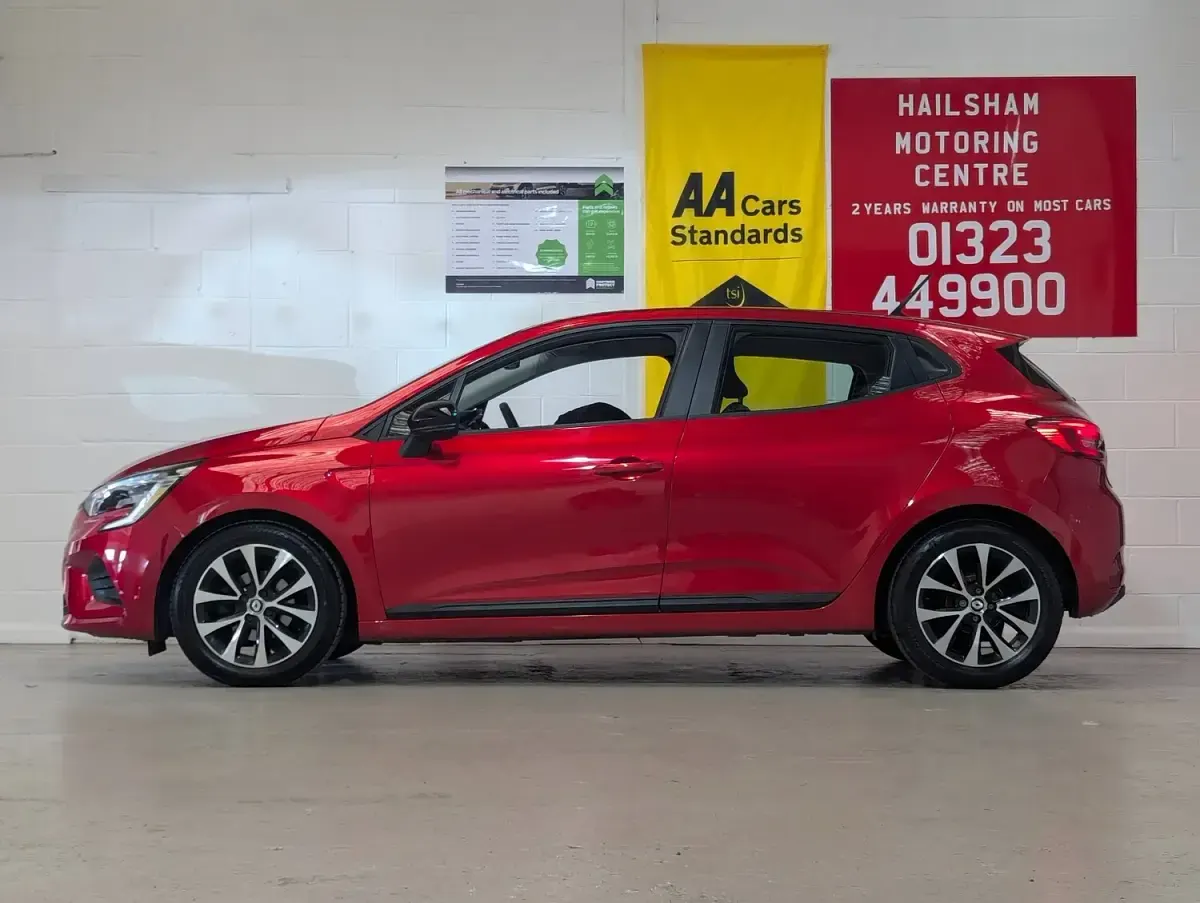 Used Renault Clio V Evolution 90 HP (66 kW) 2022 Red Hatchback