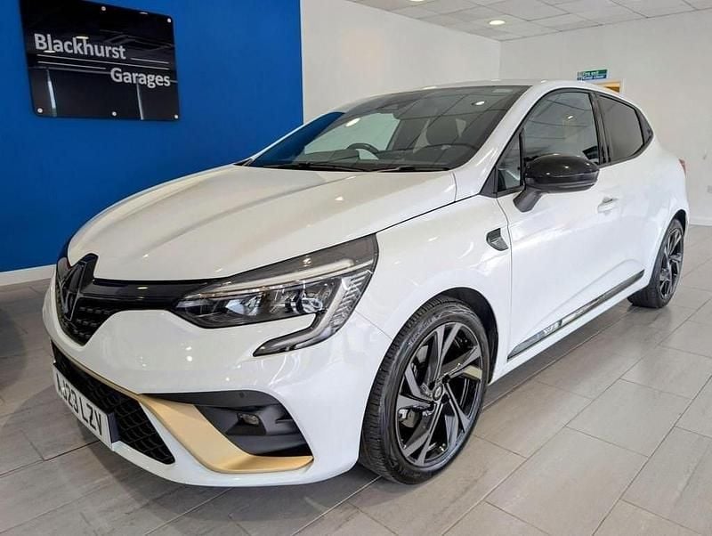 White Used 2022 Renault Clio V Engineered Hatchback | £15,700 (Fair price) - Image 1/4