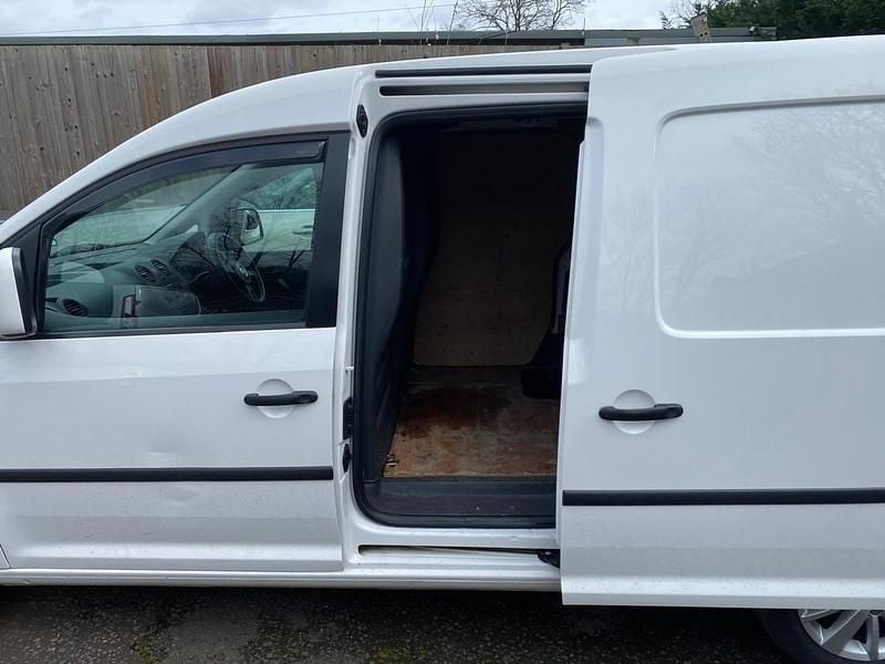 Used VW Caddy Maxi 102 HP (75 kW) 2013 White MPV