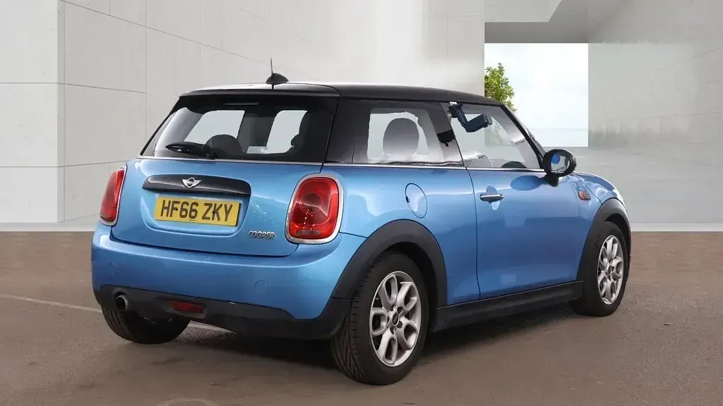 Begagnad Mini Cooper Hatch 2016 Blå Halvkombi