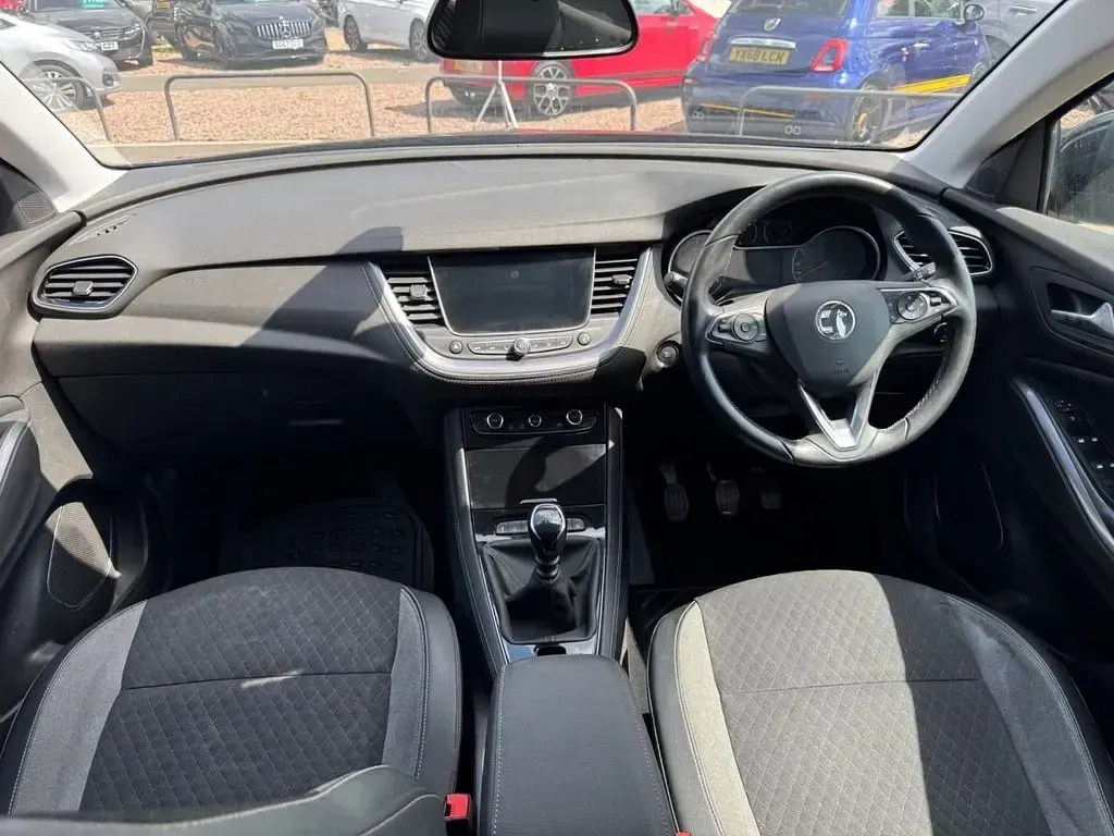 Used Vauxhall Grandland X Sport 130 HP (95 kW) 2019 Black SUV