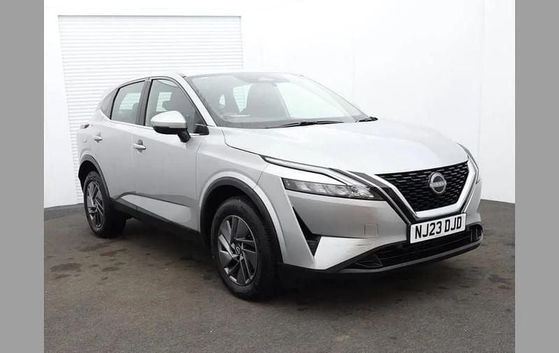 Used Nissan Qashqai Acenta Premium 155 HP (114 kW) 2023 Silver SUV