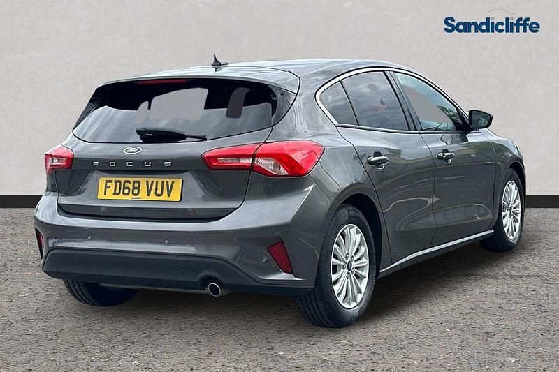 Used Ford Focus Titanium 125 HP (91 kW) 2020 Grey Hatchback