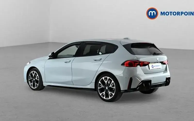 Usado BMW 120 M Sport 156 CV (114 kW) 2025 Gris Utilitario