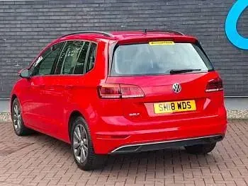 Used VW Golf VII SE 130 HP (95 kW) 2018 Red Hatchback