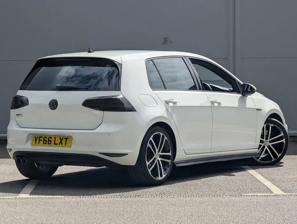 Used VW Golf VII GTD 2016 White Hatchback