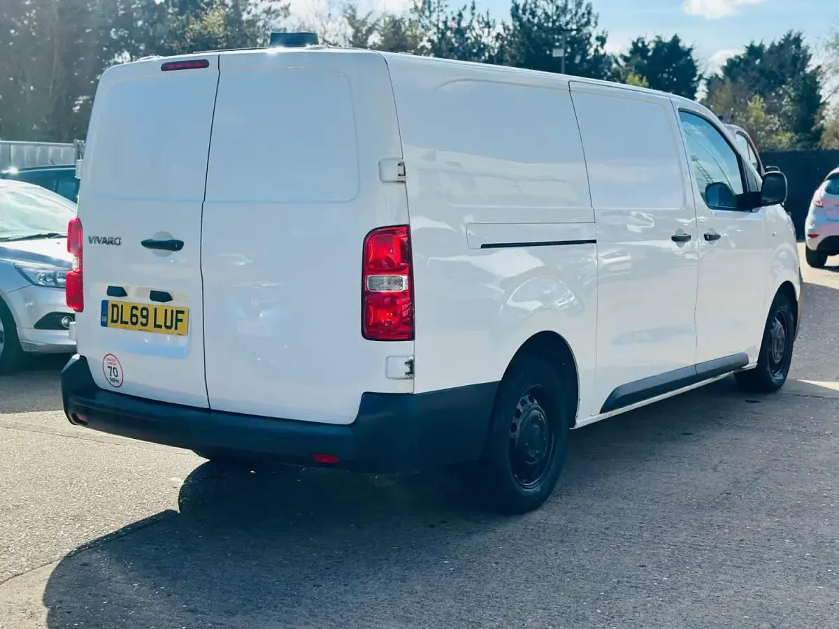 Second-hand Vauxhall Vivaro Edition 120 CP (88 kW) 2020 Alb Monovolum