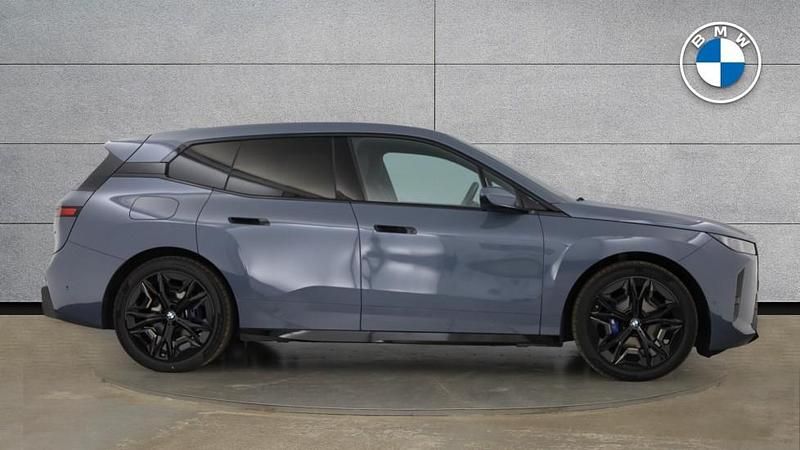 Usado BMW iX M Sport 295 kW (402 CV) 2025 Gris SUV