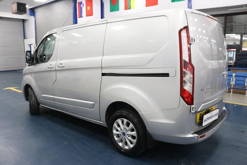 Used Ford Transit Custom Limited 130 HP (95 kW) 2019 Silver Van