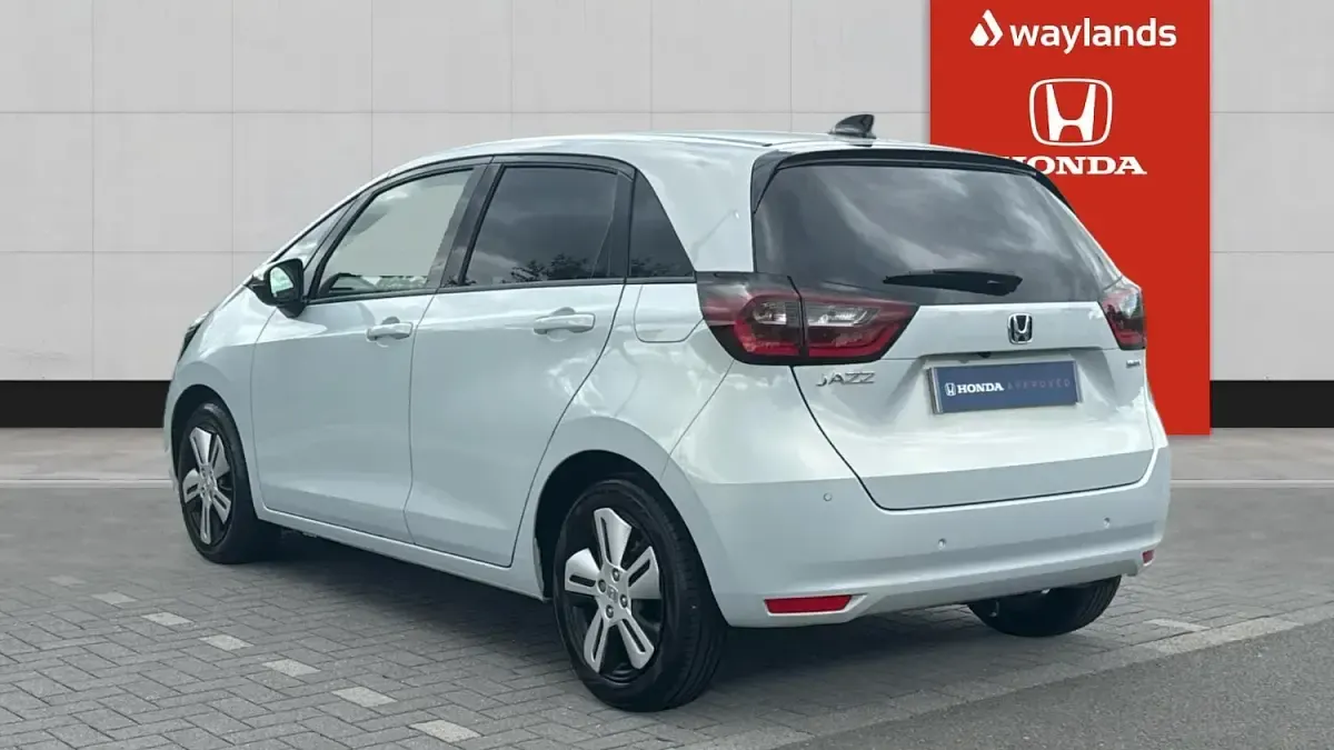 Used Honda Jazz Hybrid 109 HP (80 kW) 2023 White Hatchback