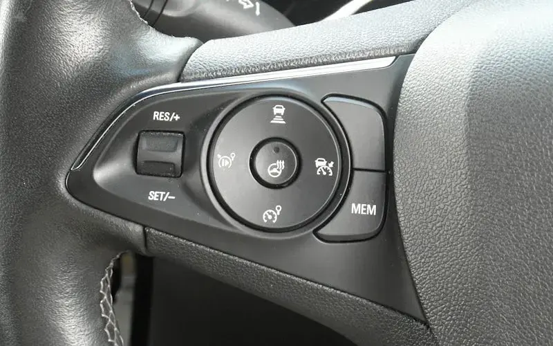 Used Vauxhall Mokka SRi 131 HP (96 kW) 2022 Red SUV
