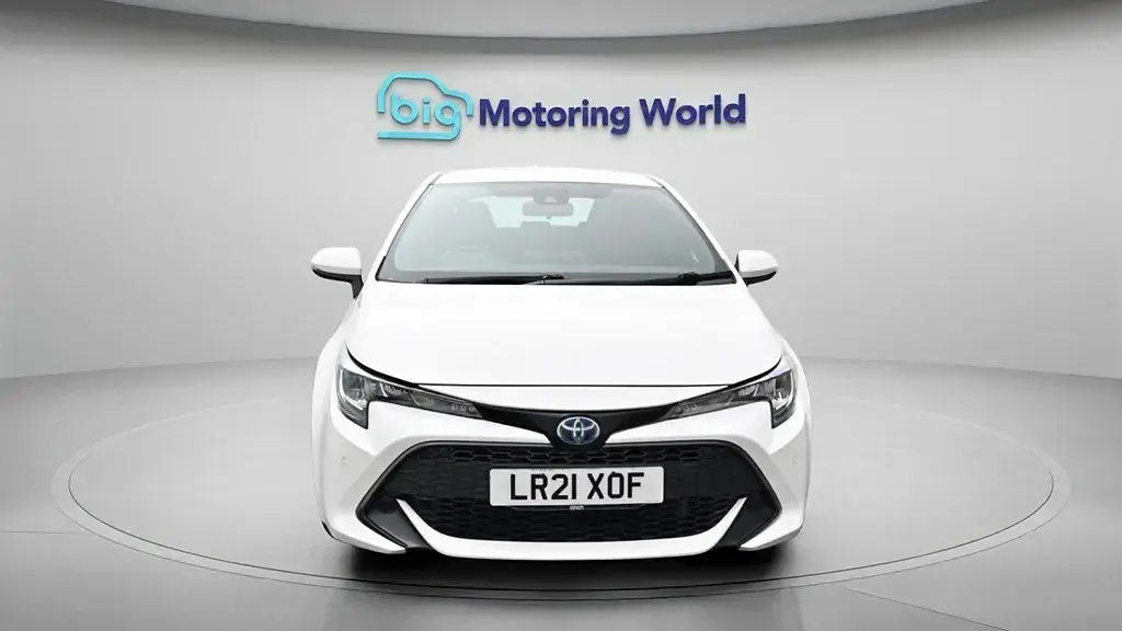 Second-hand Toyota Corolla 122 CP (89 kW) 2021 Alb Hatchback