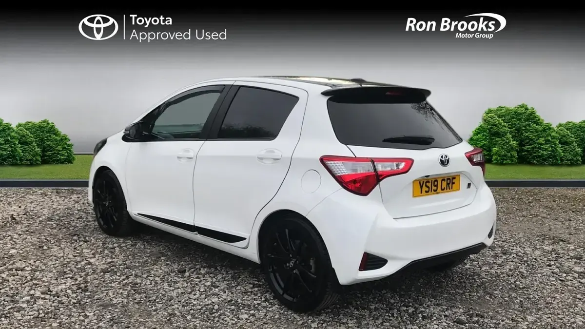 Used Toyota Yaris Hybrid Sport 2019 White Hatchback