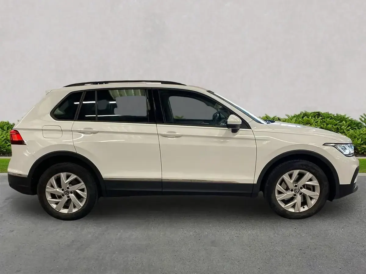 Used VW Tiguan Life 245 HP (180 kW) 2024 White SUV
