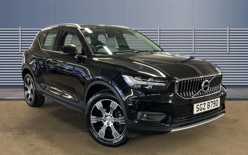Used 2022 Volvo XC40 Inscription SUV | £20,805 (Good price) - Image 1/4