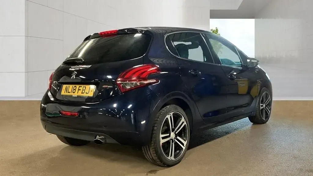 Used Peugeot 208 GT-line 110 HP (80 kW) 2018 Blue Hatchback