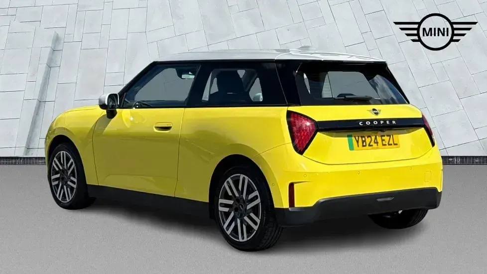 Used Mini Cooper Hatch 133 kW (181 HP) 2024 Yellow Hatchback