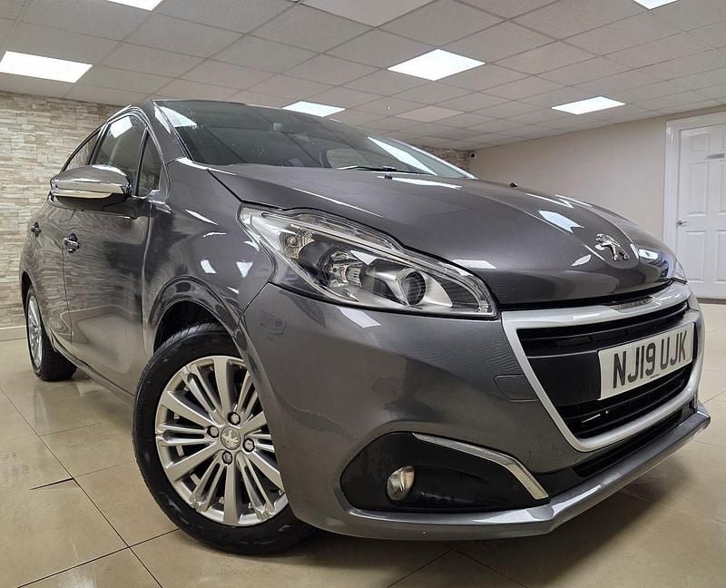 Grey Used 2019 Peugeot 208 Signature Sky Hatchback | £4,995 (Good price) - Image 1/4