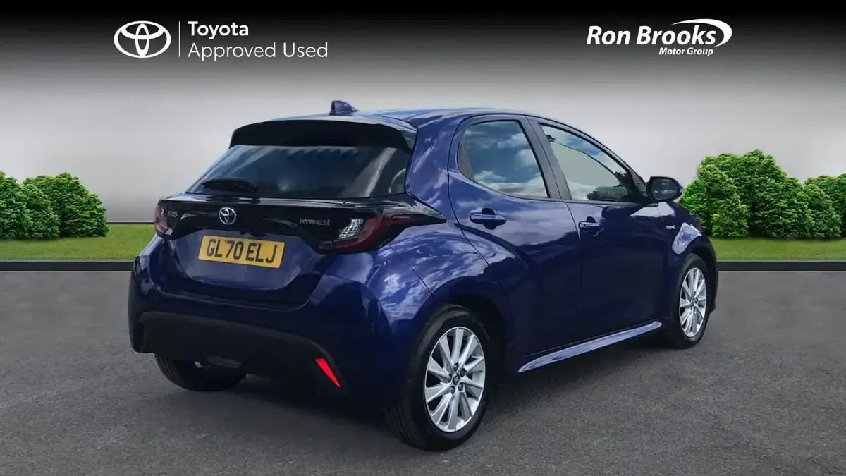 Used Toyota Yaris 2021 Blue Hatchback