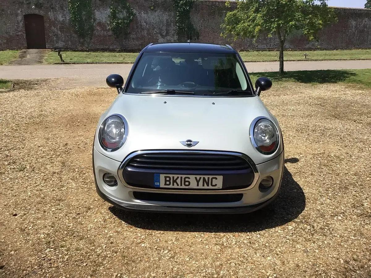 Used Mini Cooper D Hatch 116 HP (85 kW) 2016 Silver Hatchback