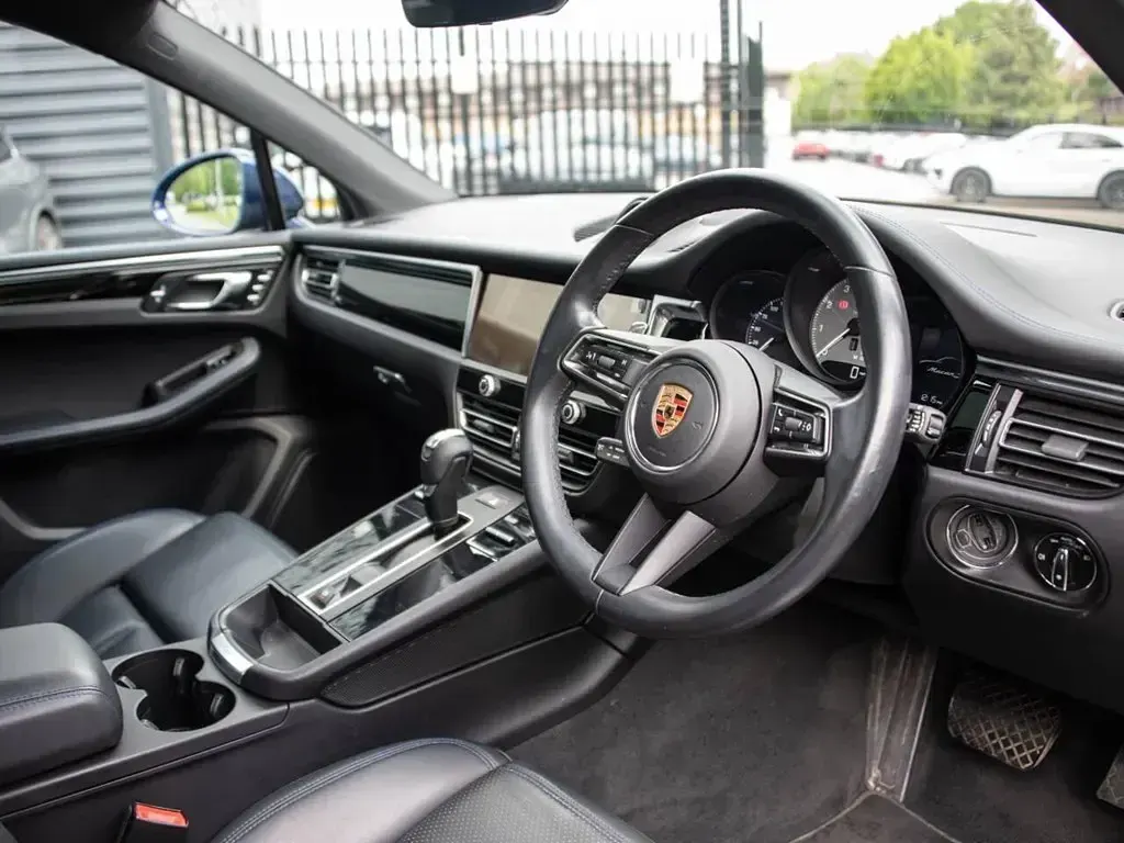 Used Porsche Macan S 374 HP (275 kW) 2023 Blue SUV