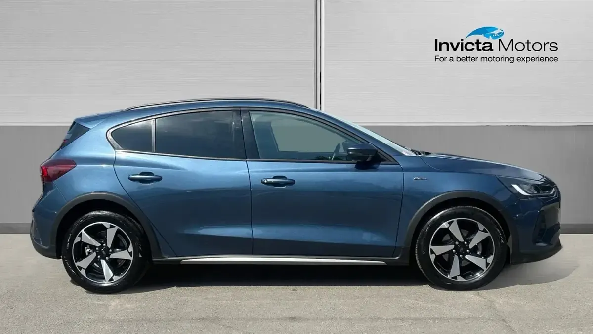 Used Ford Focus Active 125 HP (91 kW) 2023 Blue Hatchback