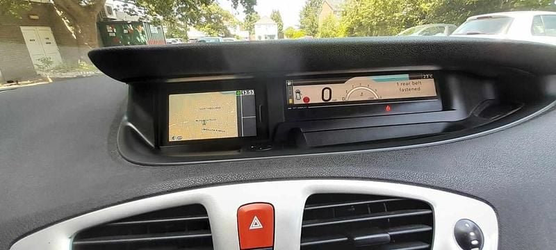 Used Renault Scénic III Dynamique 110 HP (80 kW) 2011 Bronze MPV