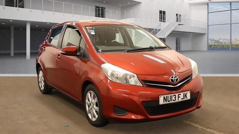 Red Used 2013 Toyota Yaris Multidrive S Hatchback | £5,995 (Fair price) - Image 1/4