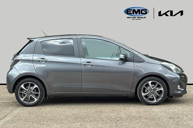 Used Toyota Yaris Trend 101 HP (74 kW) 2014 Grey Hatchback