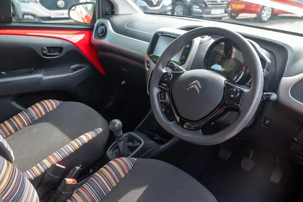Used Citroën C1 Feel 68 HP (50 kW) 2015 Red Hatchback