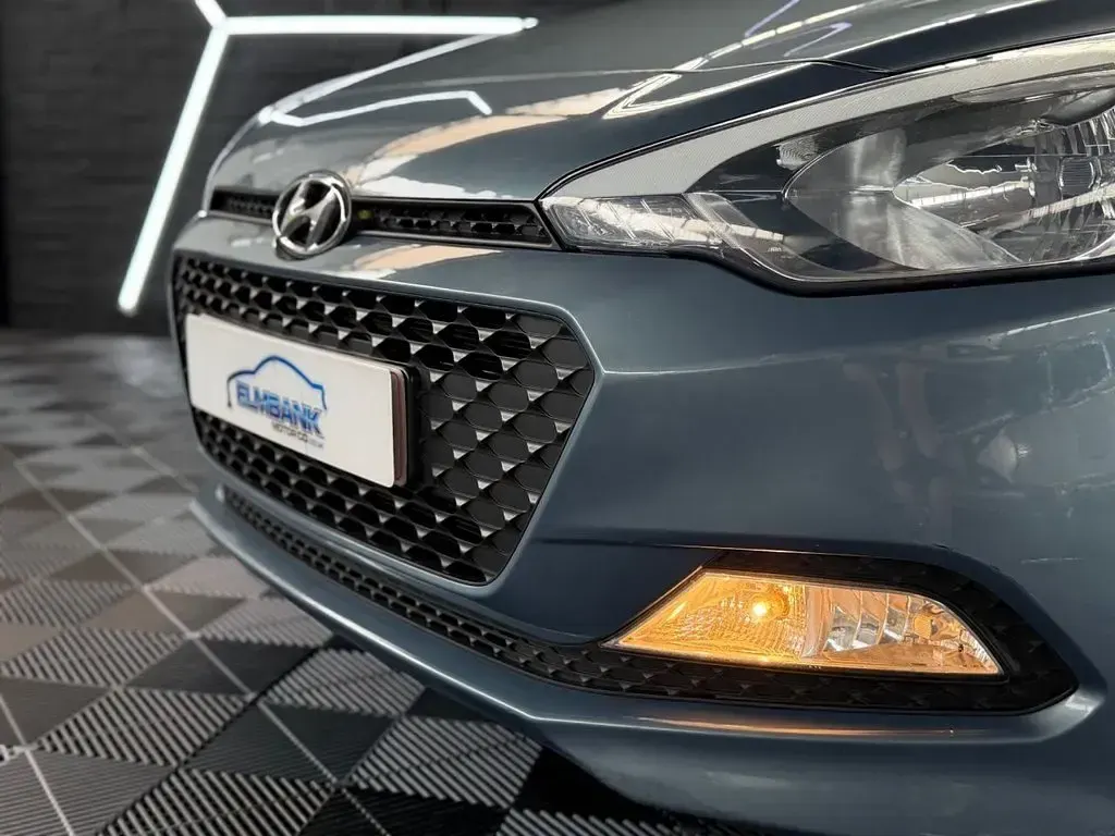 Used Hyundai i20 SE 100 HP (73 kW) 2015 Blue Hatchback